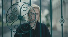 Maika Monroe in Watcher