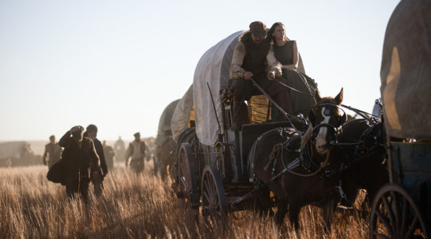 Marc Rissman and Anna Fiamora in 1883 (Photo: Emerson Miller/Paramount+ © 2022 MTV Entertainment Studios)